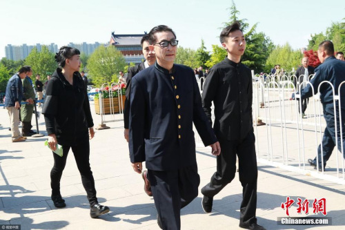 4月21日，杨洁追悼会在北京八宝山举行