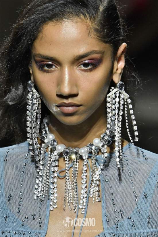 hbz-ss2018-jewelry-runway-tophop-gettyimages-849167552-1505840233